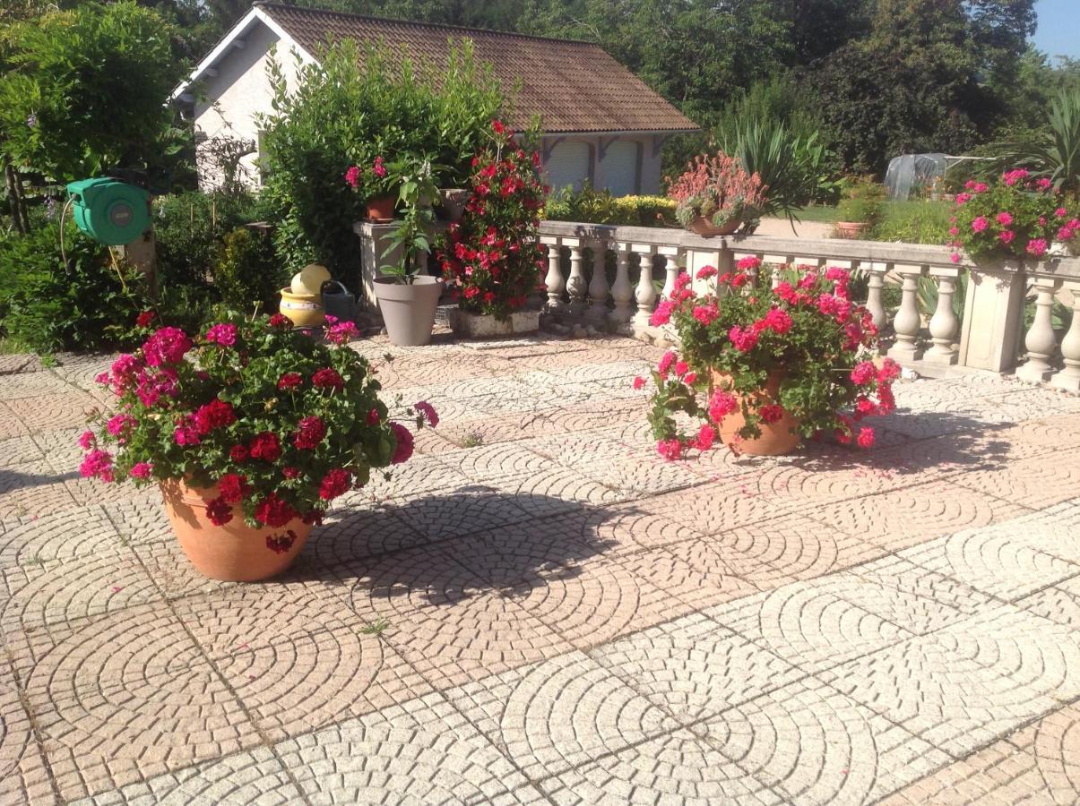 Domaine De La Provencale Bed & Breakfast Saint-Didier-de-la-Tour ภายนอก รูปภาพ
