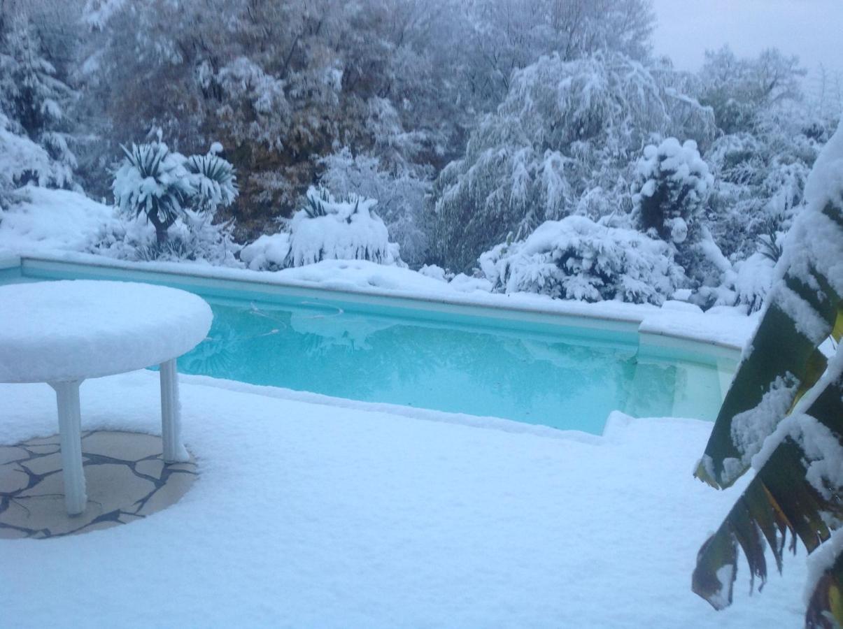 Domaine De La Provencale Bed & Breakfast Saint-Didier-de-la-Tour ภายนอก รูปภาพ
